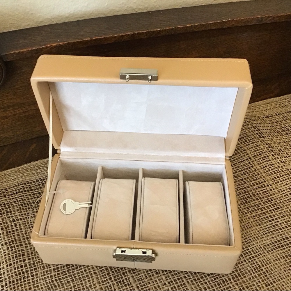 NWOT Red Envelope Four Watch Case